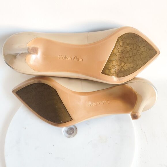 Calvin Klein Heels Size 10 Faux Leather Stiletto Nude Neutral Pointy Toe Beige - Picture 10 of 11